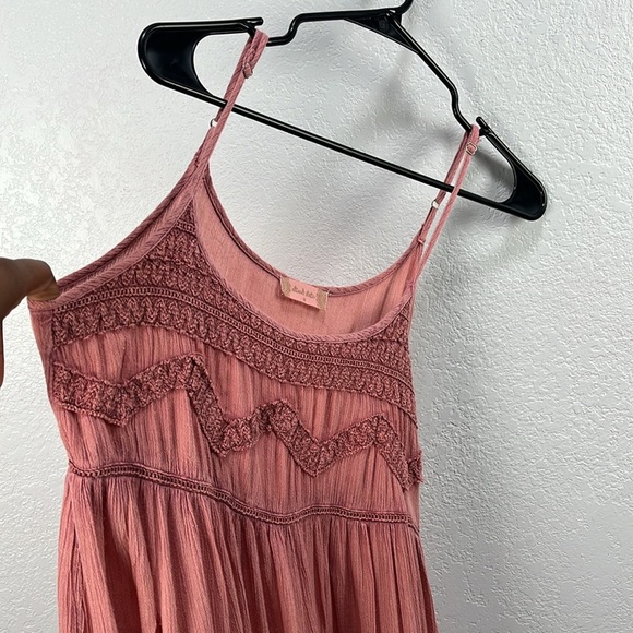 Altar'd State Women’s Dusty Rose Knit Mini dress Sleeveless Ruffle Hem Sz M Boho - Picture 7 of 10